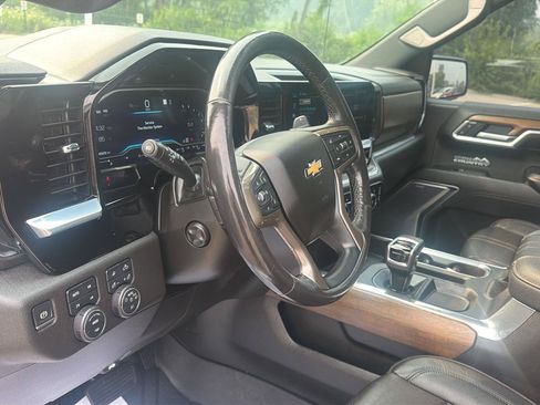 Used 2022 Chevrolet Silverado 1500 High Country w/ High Country Premium Package AWD/4WD image 14