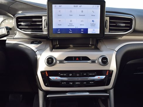 Used 2023 Ford Explorer XLT w/ Equipment Group 202A image 14