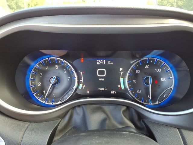 Certified 2024 Chrysler Pacifica Touring-L FWD image 17