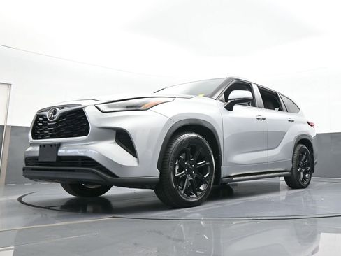 Used 2022 Toyota Highlander L image 56