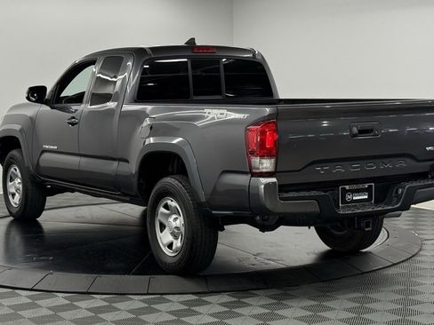 Used 2017 Toyota Tacoma TRD Sport image 10