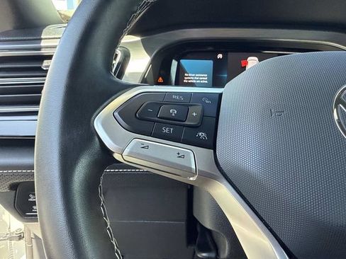 Used 2025 Volkswagen Atlas Cross Sport SE FWD image 32