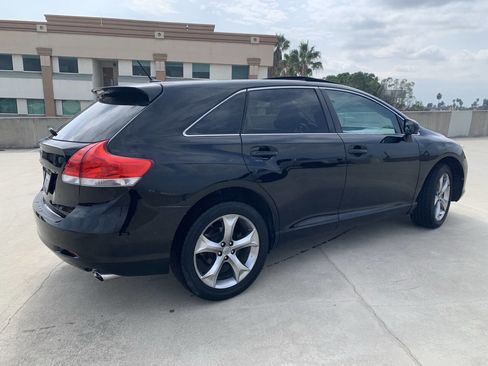 Used 2011 Toyota Venza w/ Leather Pkg image 9