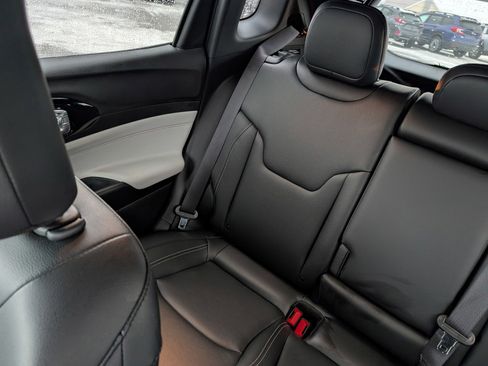 Used 2025 Jeep Compass Limited image 12