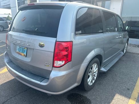 Used 2019 Dodge Grand Caravan SXT FWD image 2