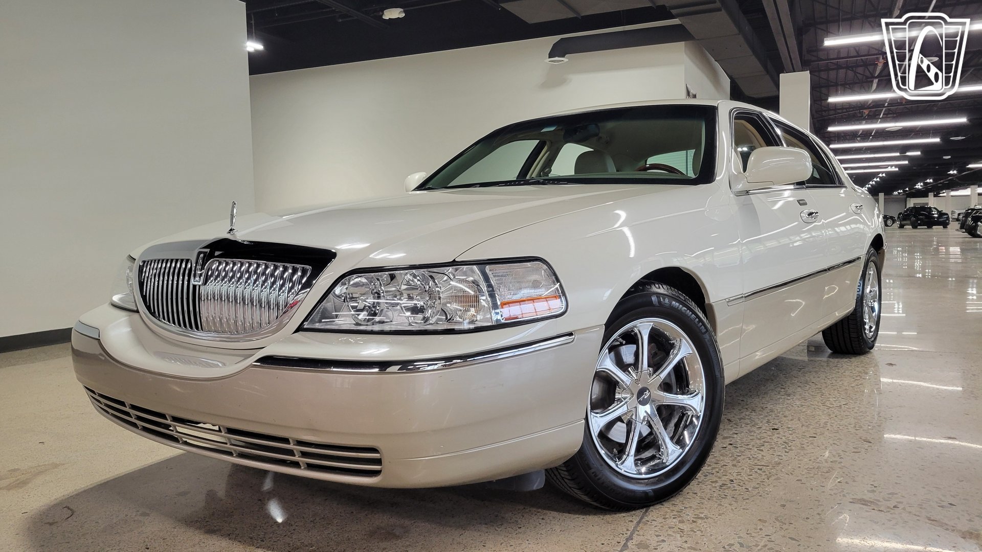 Used 2005 Lincoln Town Car Signature Limited RWD image 18