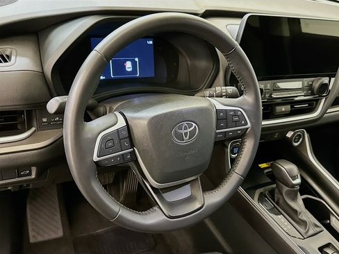 Used 2025 Toyota Grand Highlander XLE image 18