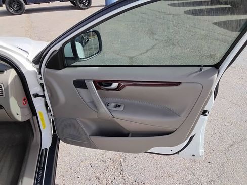 Used 2007 Volvo XC70 image 16