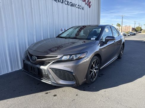 Used 2023 Toyota Camry SE image 5
