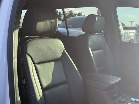 Used 2023 Chevrolet Traverse High Country w/ LPO, Floor Liner Package AWD/4WD image 21