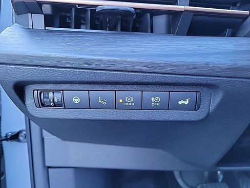 Used 2023 Nissan Ariya FWD image 33