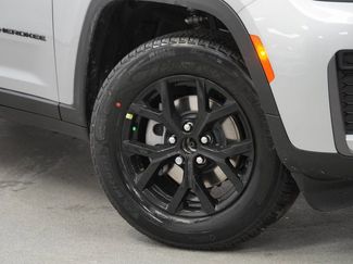 New 2026 Jeep Grand Cherokee Altitude video 4