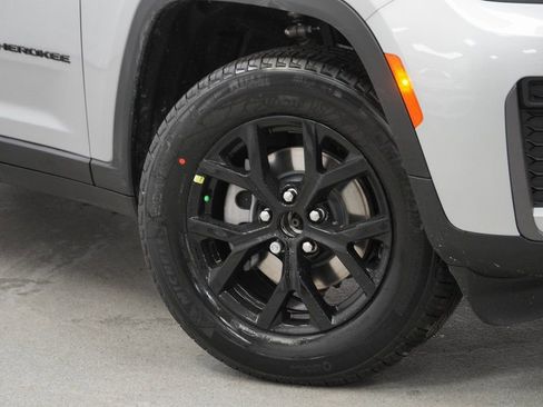 New 2026 Jeep Grand Cherokee Altitude image 4