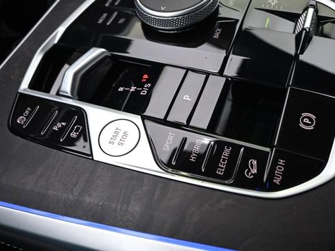 Used 2025 BMW X5 xDrive50e image 36