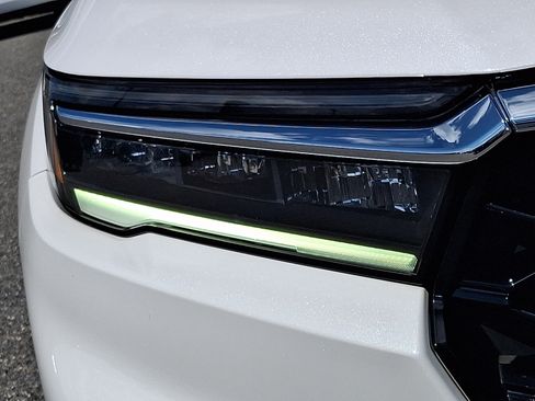 Used 2024 Honda Pilot Touring image 10