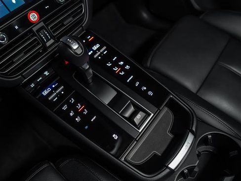 Certified 2026 Porsche Macan AWD/4WD image 24