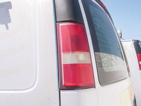 Used 2014 Chevrolet Express 2500 RWD image 7