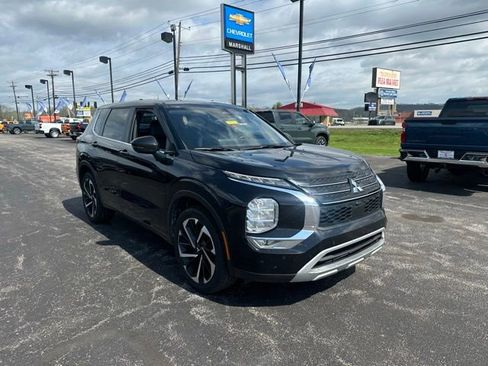 Used 2024 Mitsubishi Outlander SE image 2