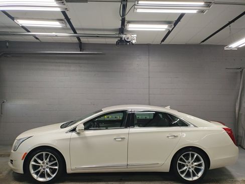Used 2013 Cadillac XTS Premium image 16