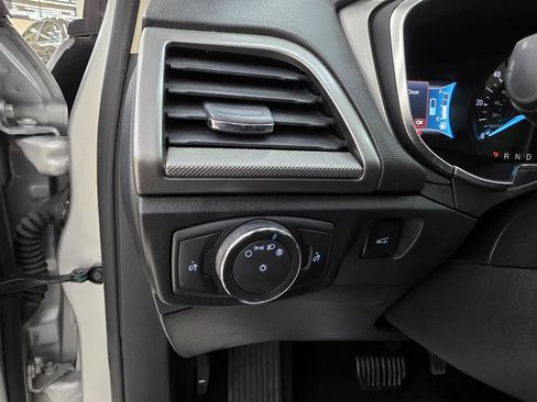 Used 2018 Ford Fusion SE FWD image 33