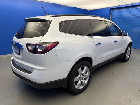 Used 2017 Chevrolet Traverse LT w/ Style and Technology Package image 7
