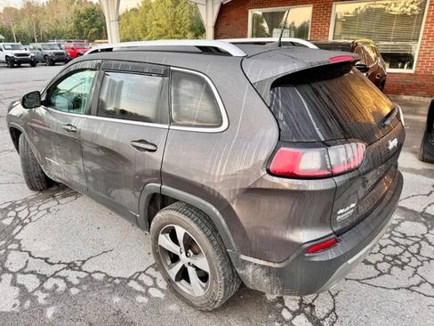 Used 2019 Jeep Cherokee Limited AWD/4WD image 3