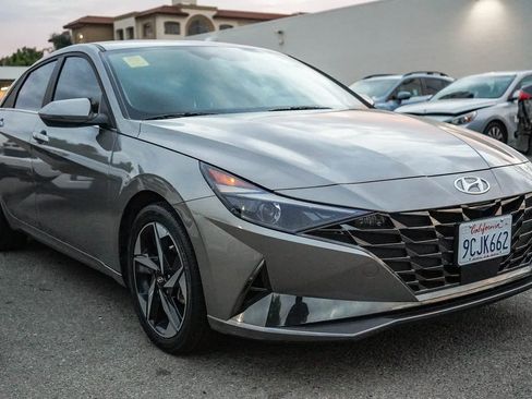 Certified 2022 Hyundai Elantra SEL w/ Convenience + Premium Package image 3