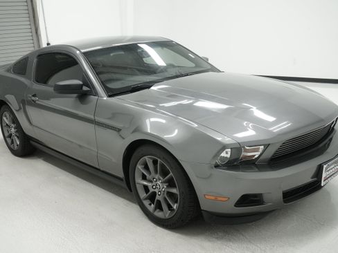Used 2012 Ford Mustang Premium RWD image 3