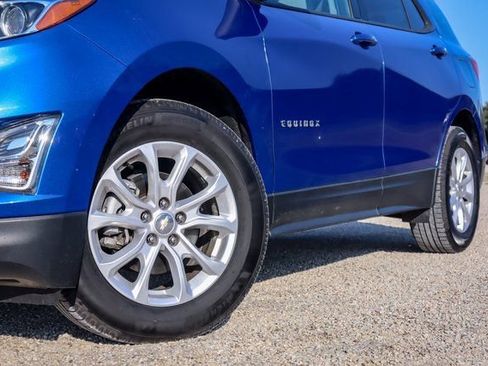 Used 2019 Chevrolet Equinox LS image 2