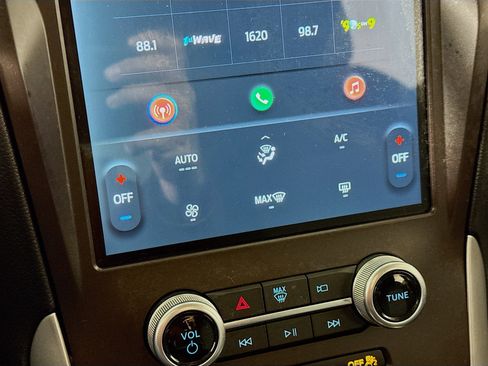 Used 2021 Ford Edge SE image 18