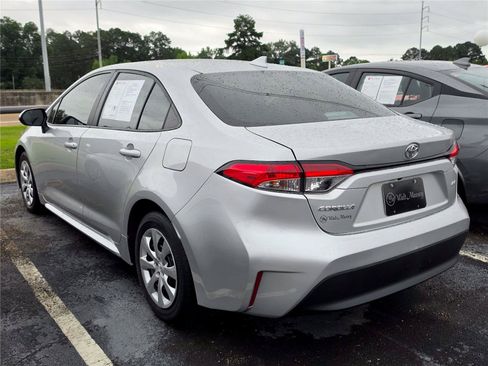 Used 2025 Toyota Corolla LE FWD image 6