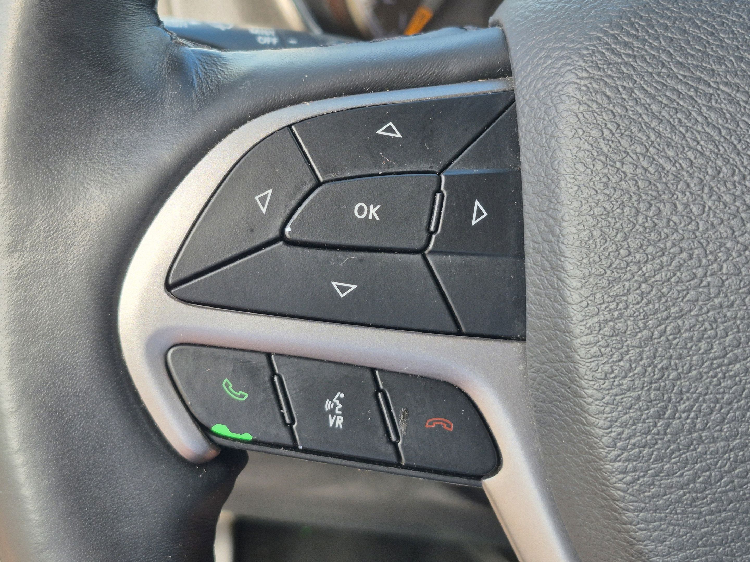 Used 2019 Jeep Grand Cherokee Altitude RWD image 29