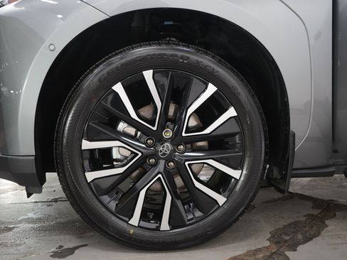 Certified 2026 Toyota bZ AWD/4WD image 31