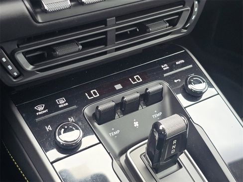 Used 2022 Porsche 911 Carrera w/ Premium Package image 23