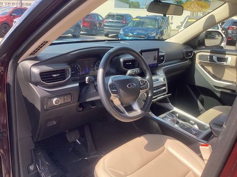 Used 2022 Ford Explorer XLT w/ Equipment Group 202A AWD/4WD image 14