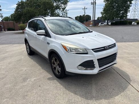 Used 2014 Ford Escape SE w/ Equipment Group 201A AWD/4WD image 2