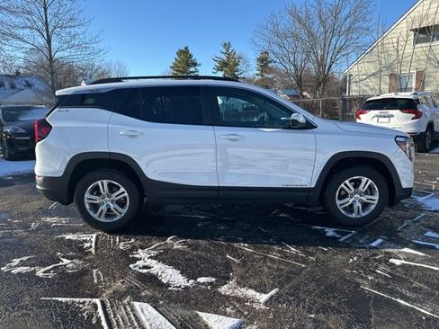 Certified 2022 GMC Terrain SLE w/ Driver Convenience Package image 4