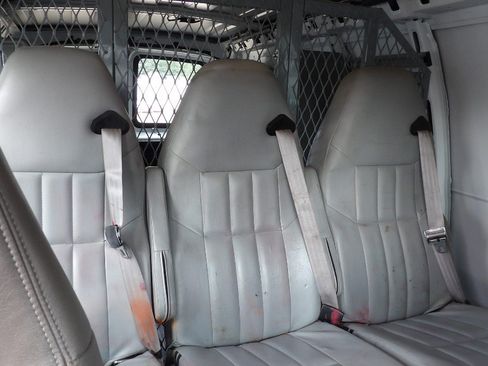 Used 2017 Chevrolet Express 2500 RWD image 38