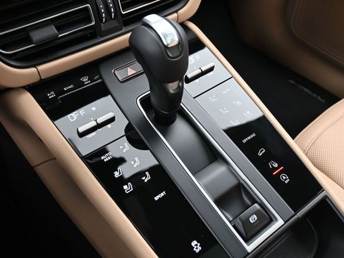 New 2026 Porsche Macan image 21