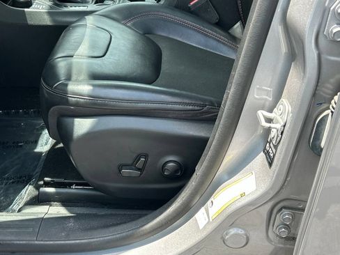 Used 2022 Jeep Cherokee Trailhawk w/ Sun, Sound & Nav Group AWD/4WD image 16