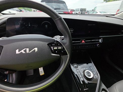 Used 2024 Kia Niro Wind w/ Wind Preserve Package FWD image 14