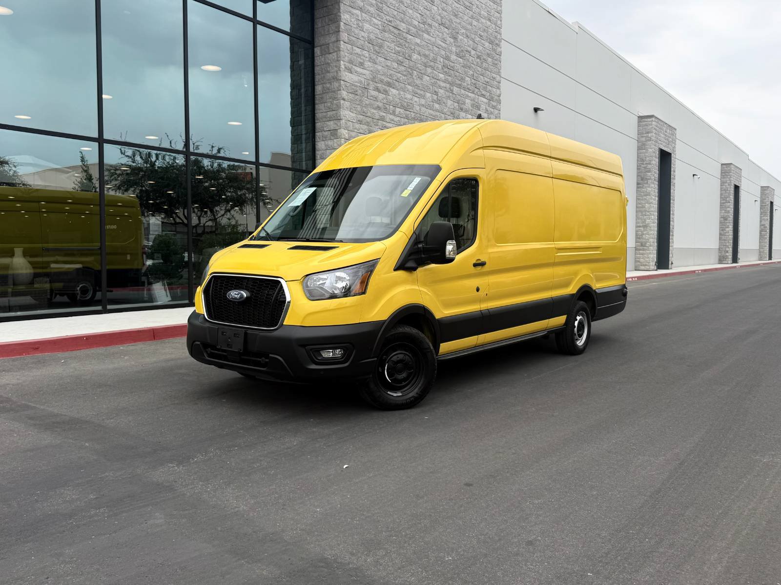 Used 2022 Ford Transit 250 148 High Roof Extended w/ Parcel Delivery Package RWD image 1
