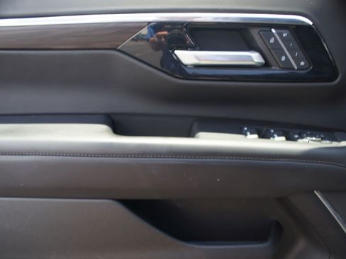 Used 2025 Chevrolet Tahoe LT RWD image 28