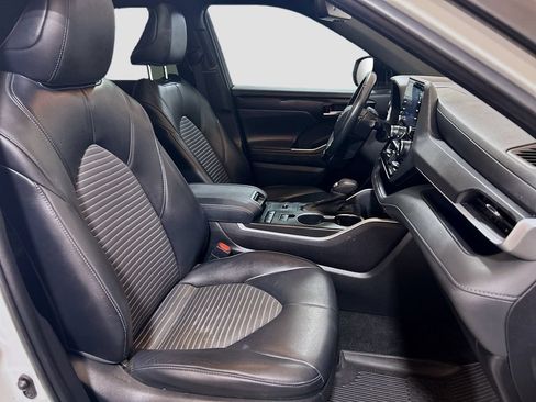 Used 2022 Toyota Highlander XSE FWD image 27