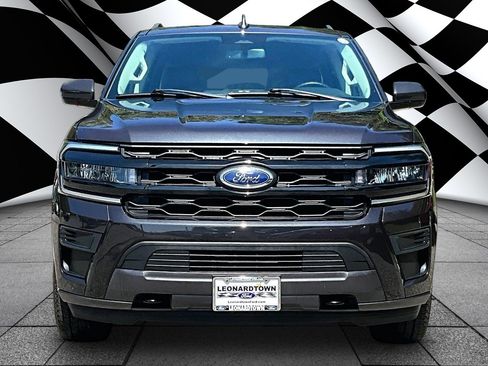 Used 2024 Ford Expedition XLT AWD/4WD image 3