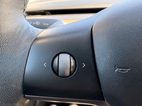 Used 2022 Tesla Model 3 Standard Range RWD image 18
