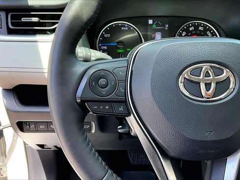 Used 2022 Toyota RAV4 XLE Premium AWD/4WD image 10