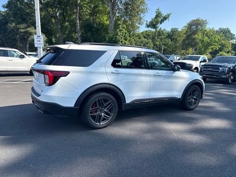 Certified 2025 Ford Explorer ST AWD/4WD image 8