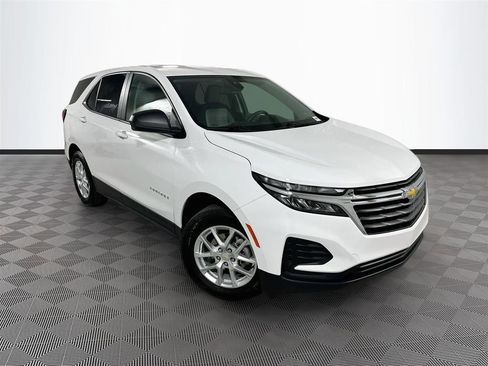 Used 2022 Chevrolet Equinox LS w/ LS Convenience Package AWD/4WD image 1