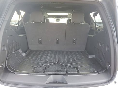 Used 2024 Chevrolet Suburban High Country image 8